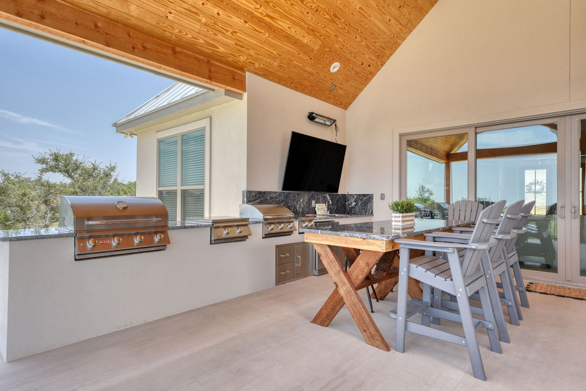 3 bedrooms and 2 1/2 baths Hill Country home. Open floor plan. Breathtaking views. Kendalia, Texas