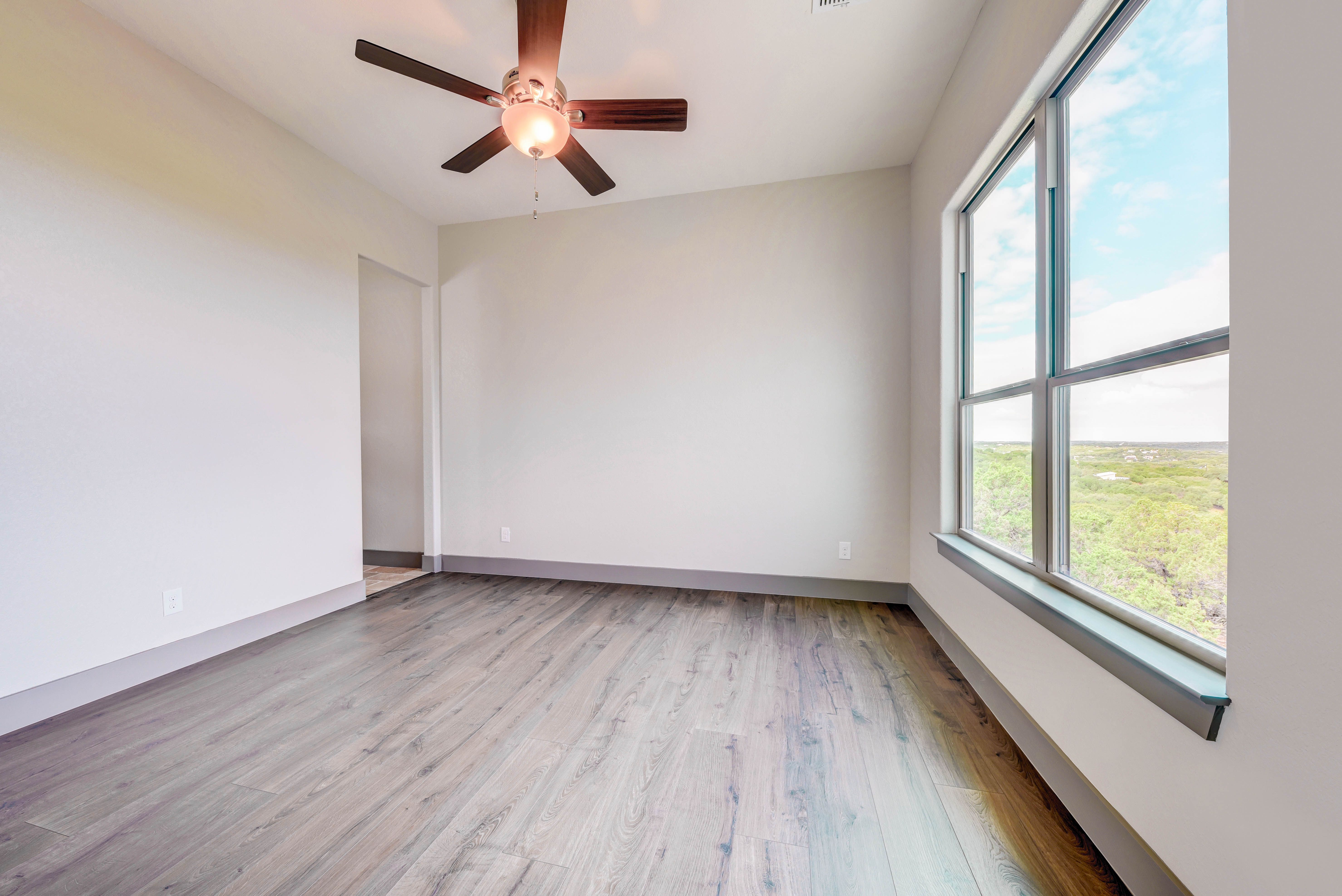 Canyon Lake contemporary farmhouse features 3 bedrooms, 2.5 baths