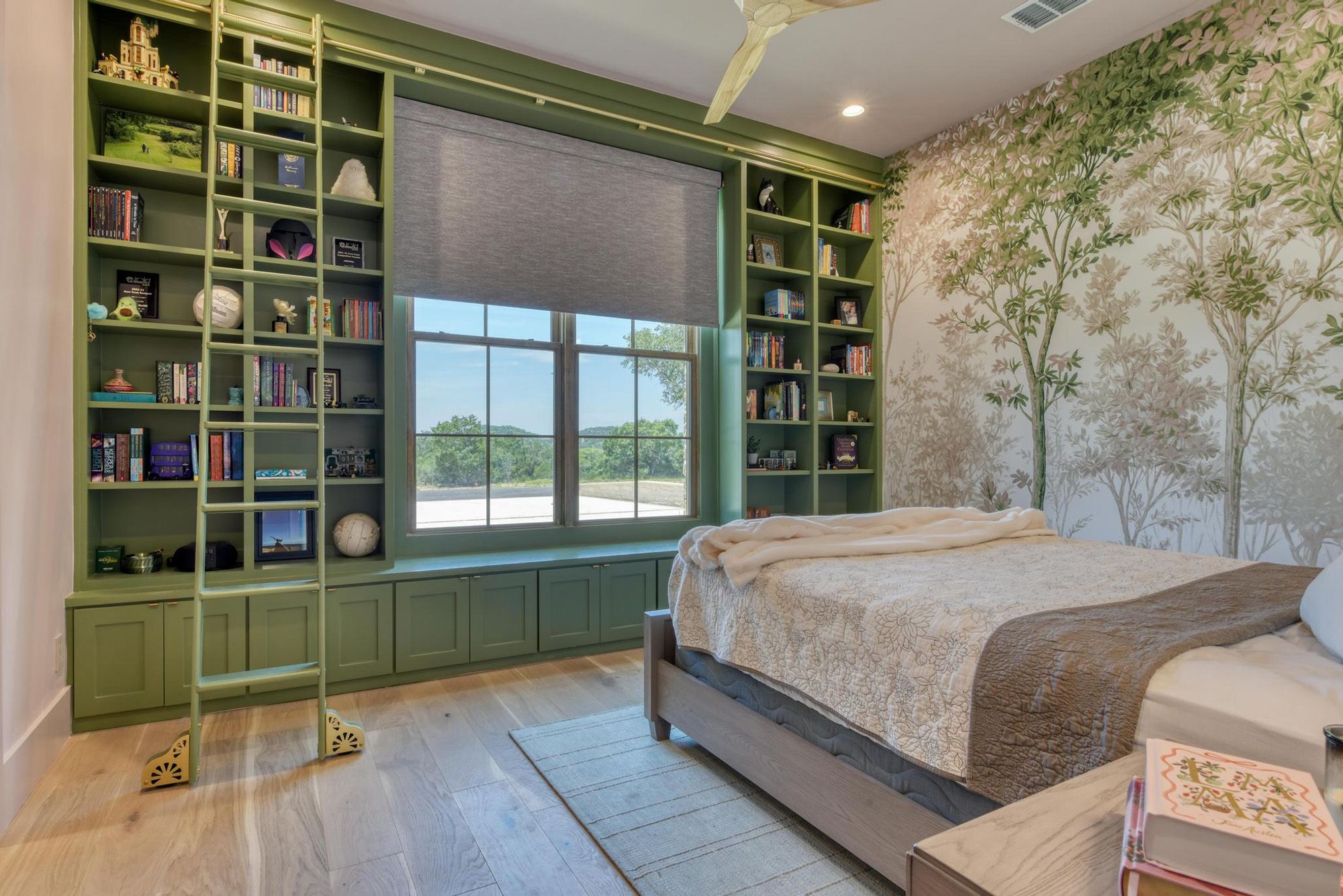 This gorgeous home has 7 bedrooms, 7 ensuite bathrooms, 2- ½ baths and a 4-car garage, Waring, Welfare, Texas