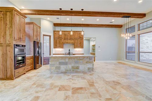 Contemporary farmhouse with 5 bedrooms, 4.5 baths in Tapatio Springs