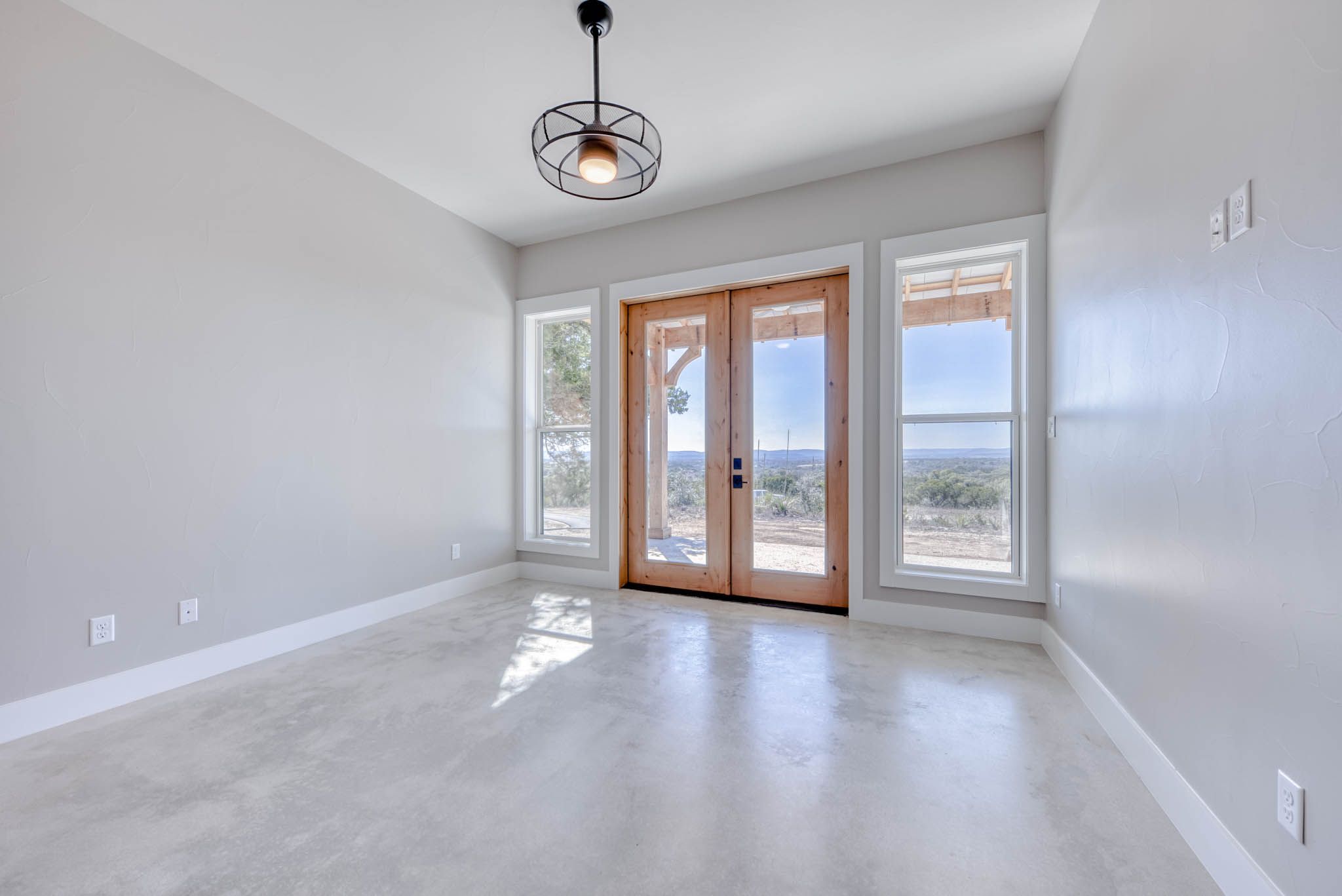 4 bedroom, 4 full bathrooms, 2 – ½ baths, 3 Car garage 1 study, Boerne Texas