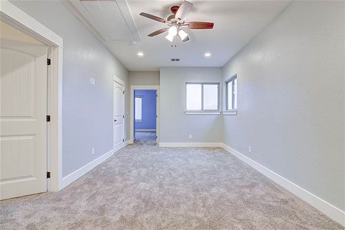 Contemporary farmhouse with 5 bedrooms, 4.5 baths in Tapatio Springs