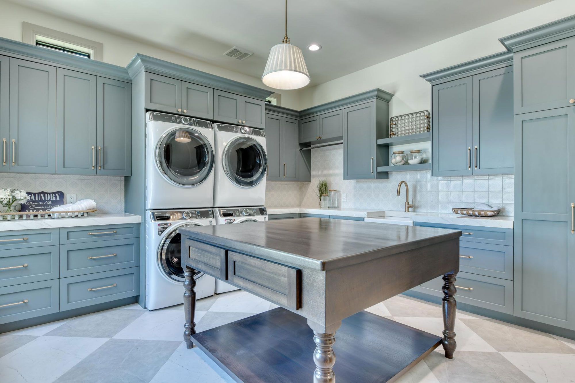 4 bedroom, 4 full bathrooms, 2 – ½ baths, 3 Car garage 1 study, Boerne Texas