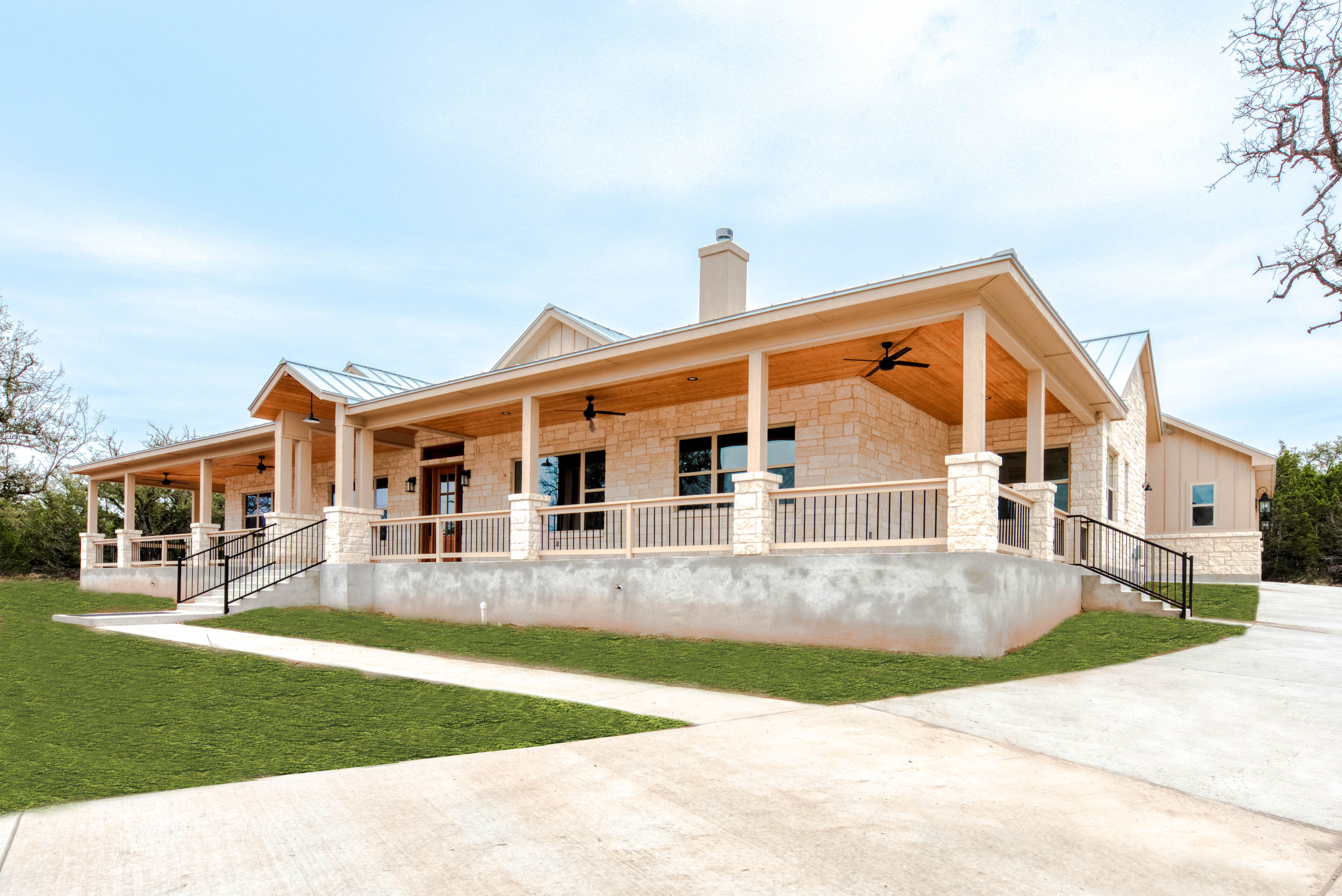 Contemporary farmhouse featuring 3 bedrooms, 2.5 baths in Blanco, TX